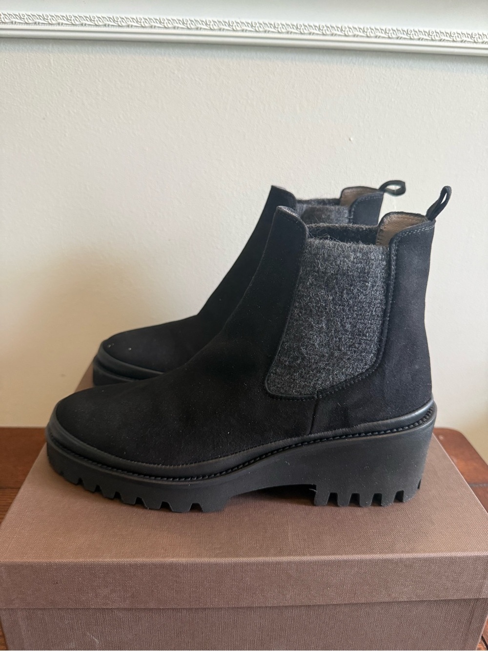Ron White Emmaline Black Chelsea Lug-Sole Ankle Boots NEW 7